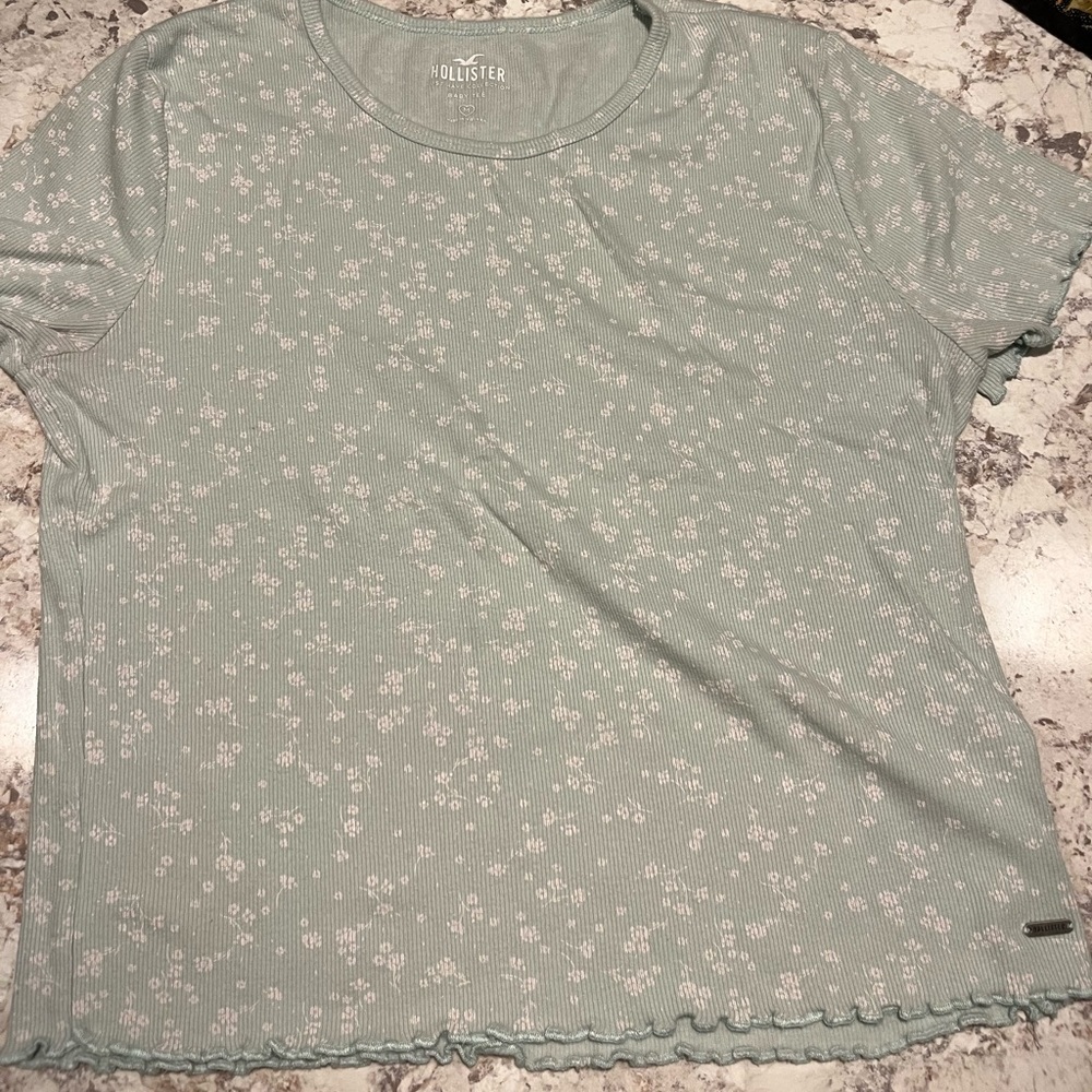 HOLLISTER BABY TEE size:M